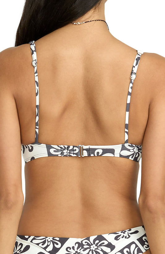 WHITE/ BLACK SANDS