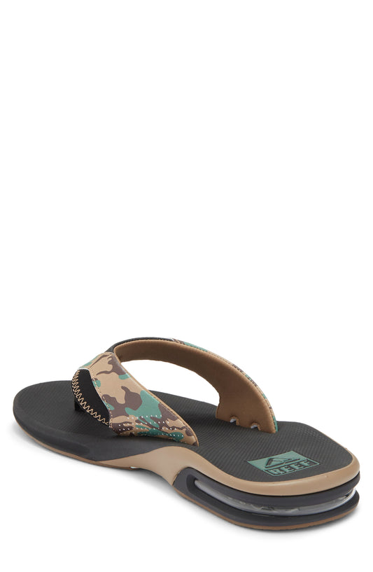 BLACK/ CAMO