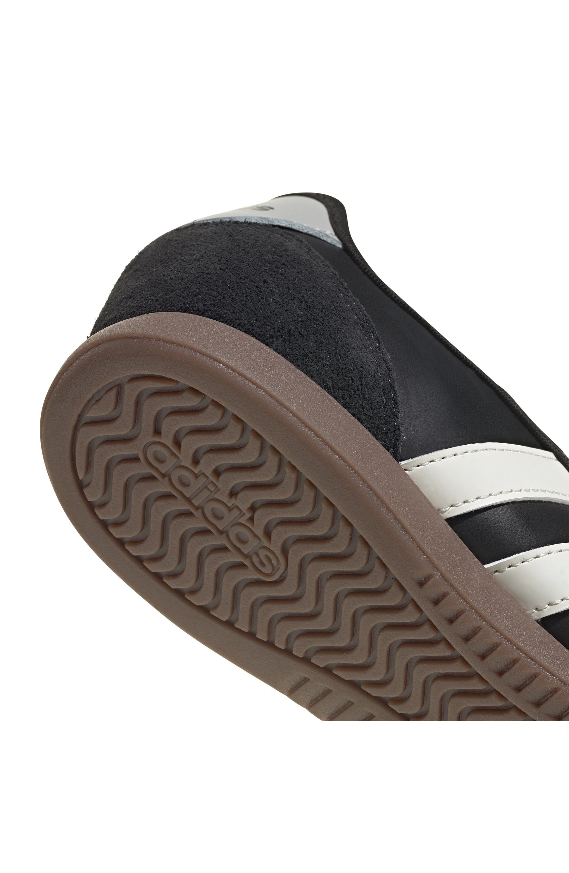CORE BLACK/ CORE WHITE/ GUM5