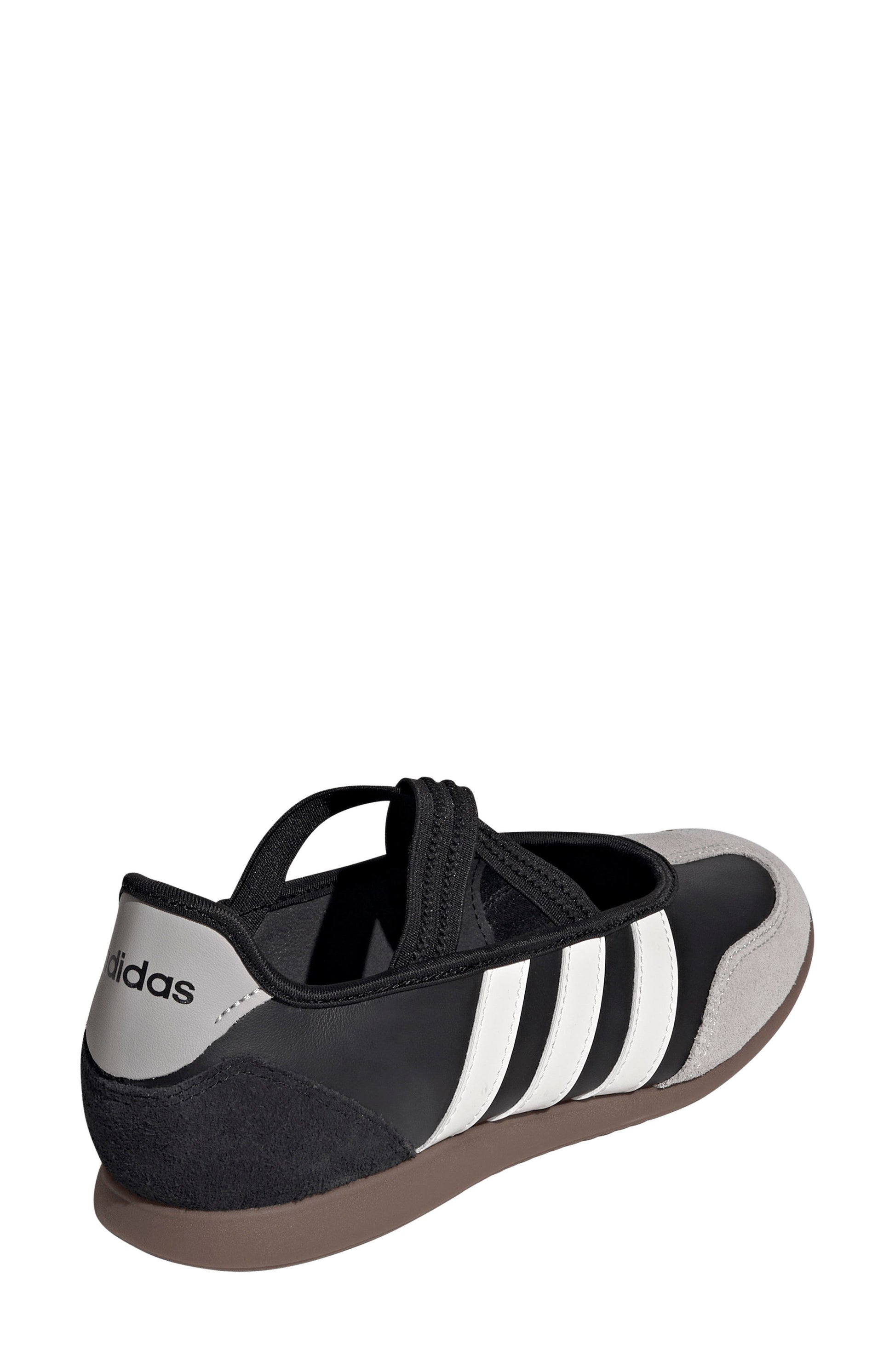 CORE BLACK/ CORE WHITE/ GUM5