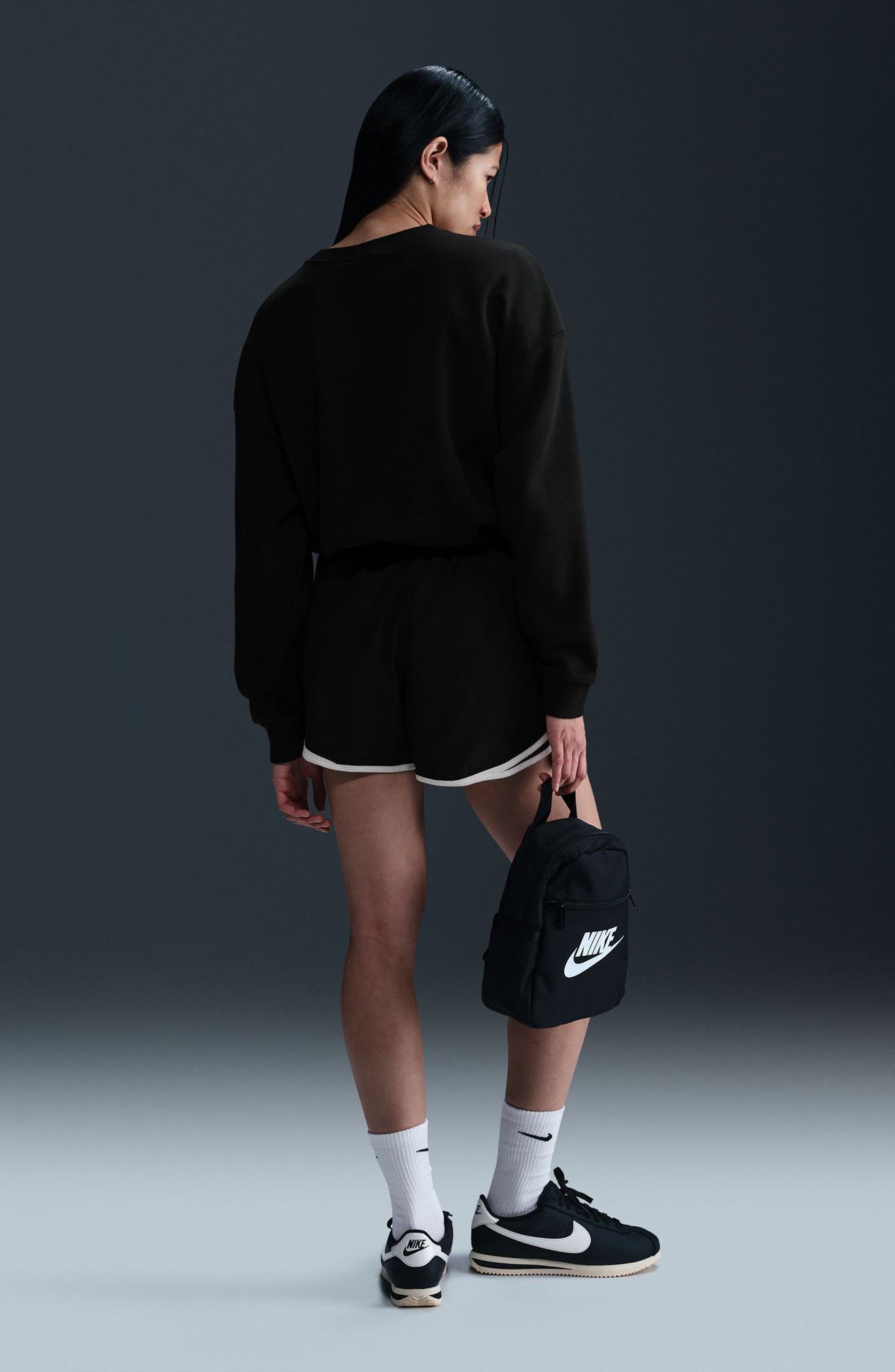 BLACK/ WHITE