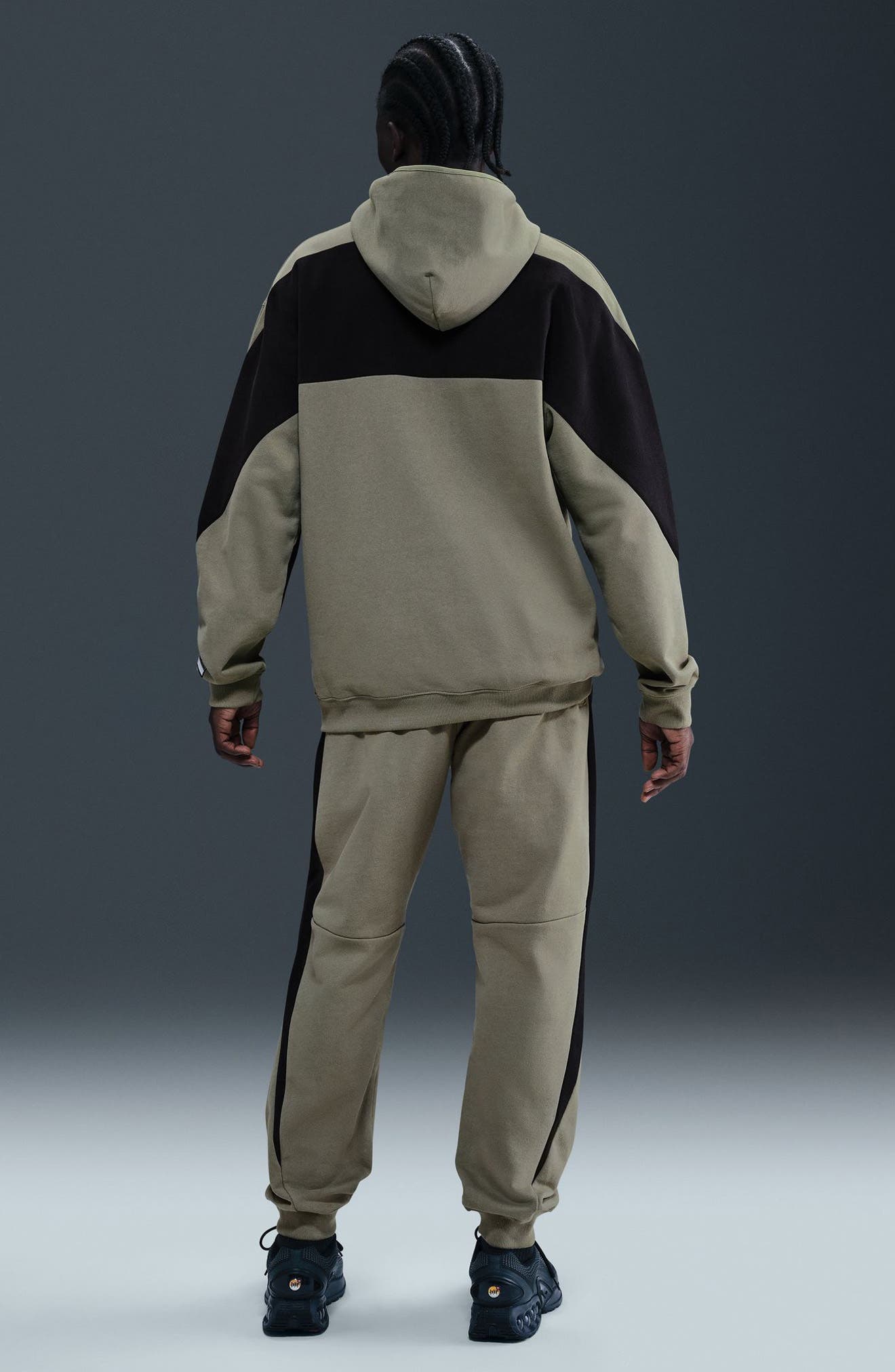 LIGHT ARMY/ BLACK