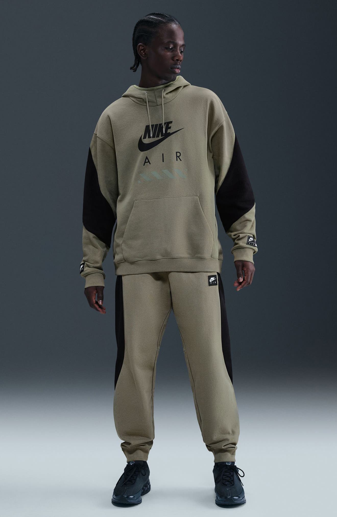 LIGHT ARMY/ BLACK