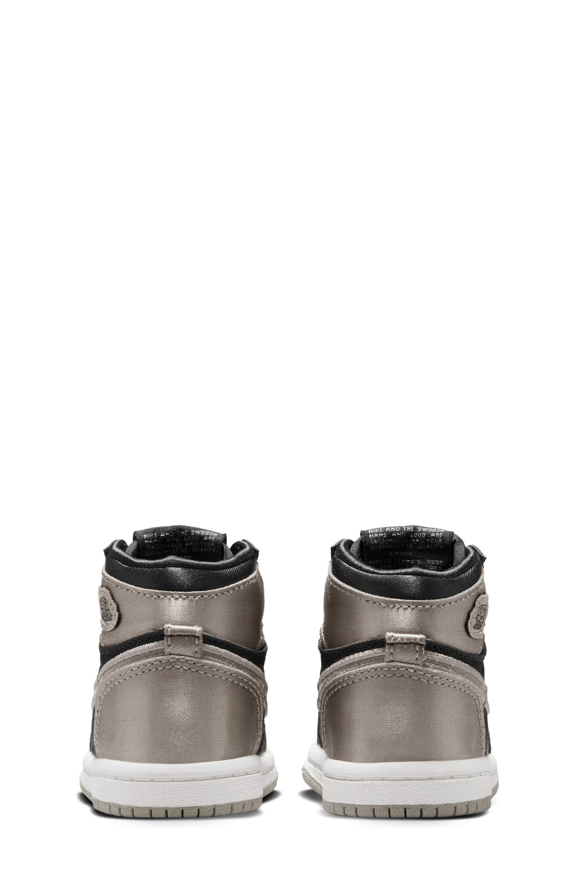 BLACK/ MEDIUM GREY/ WHITE