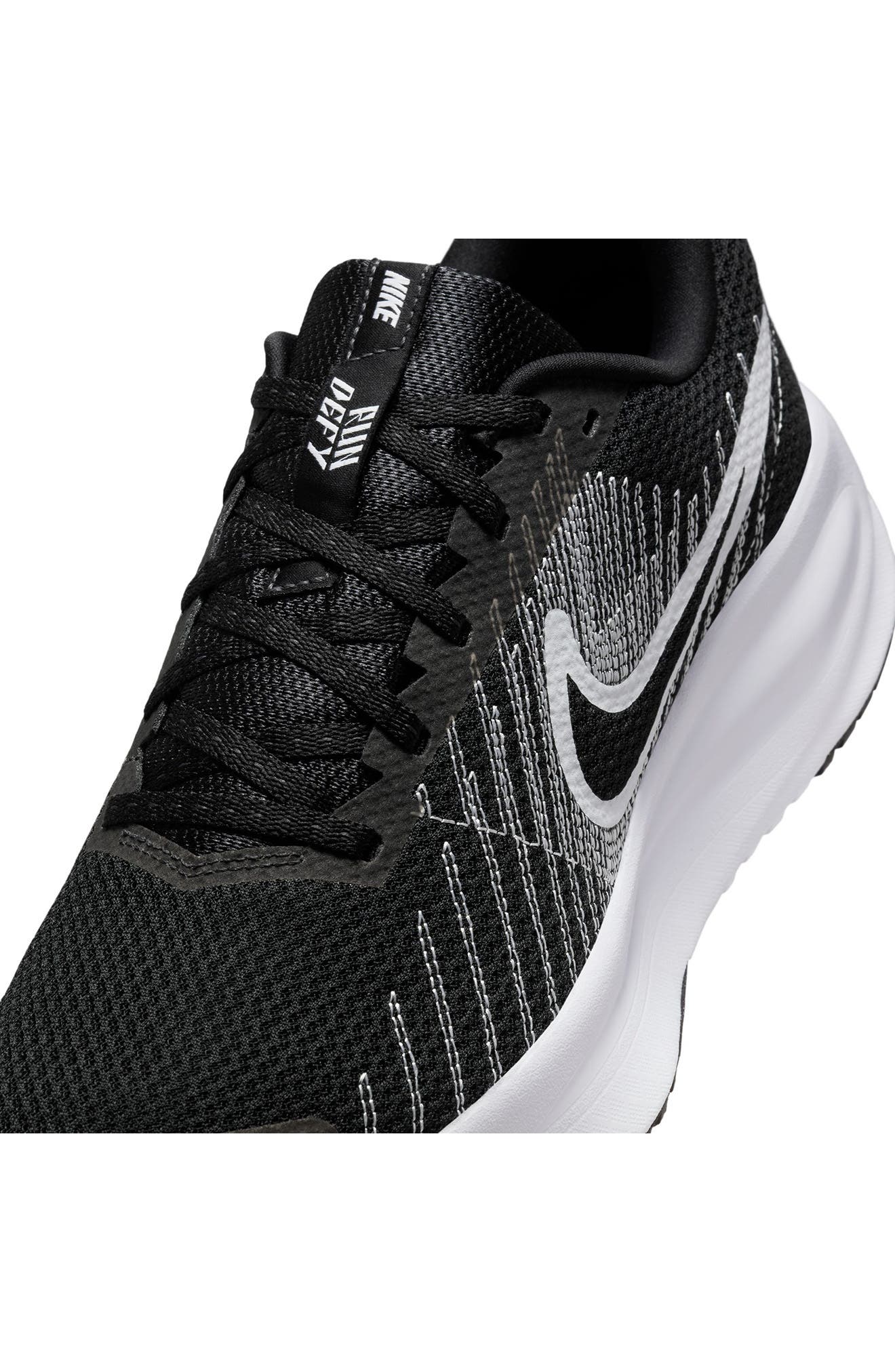 004 BLACK/WHITE