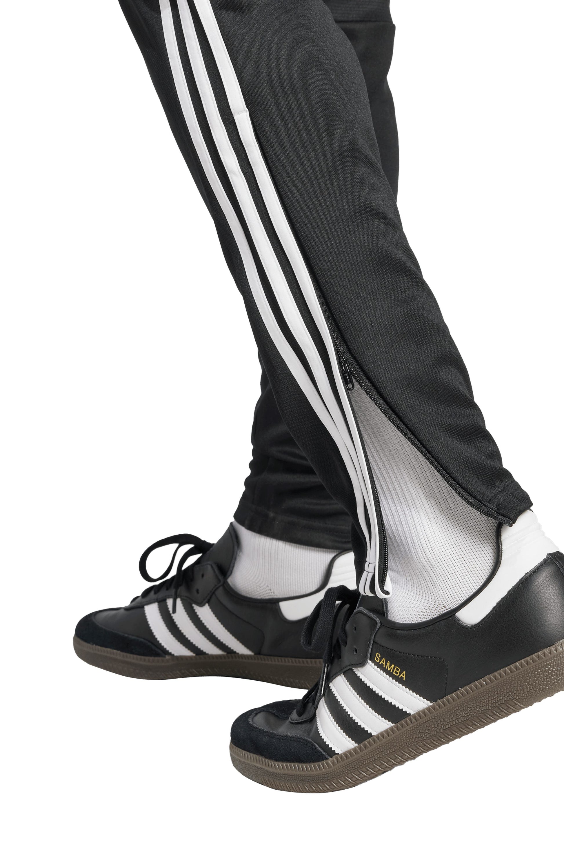 BLACK/ WHITE