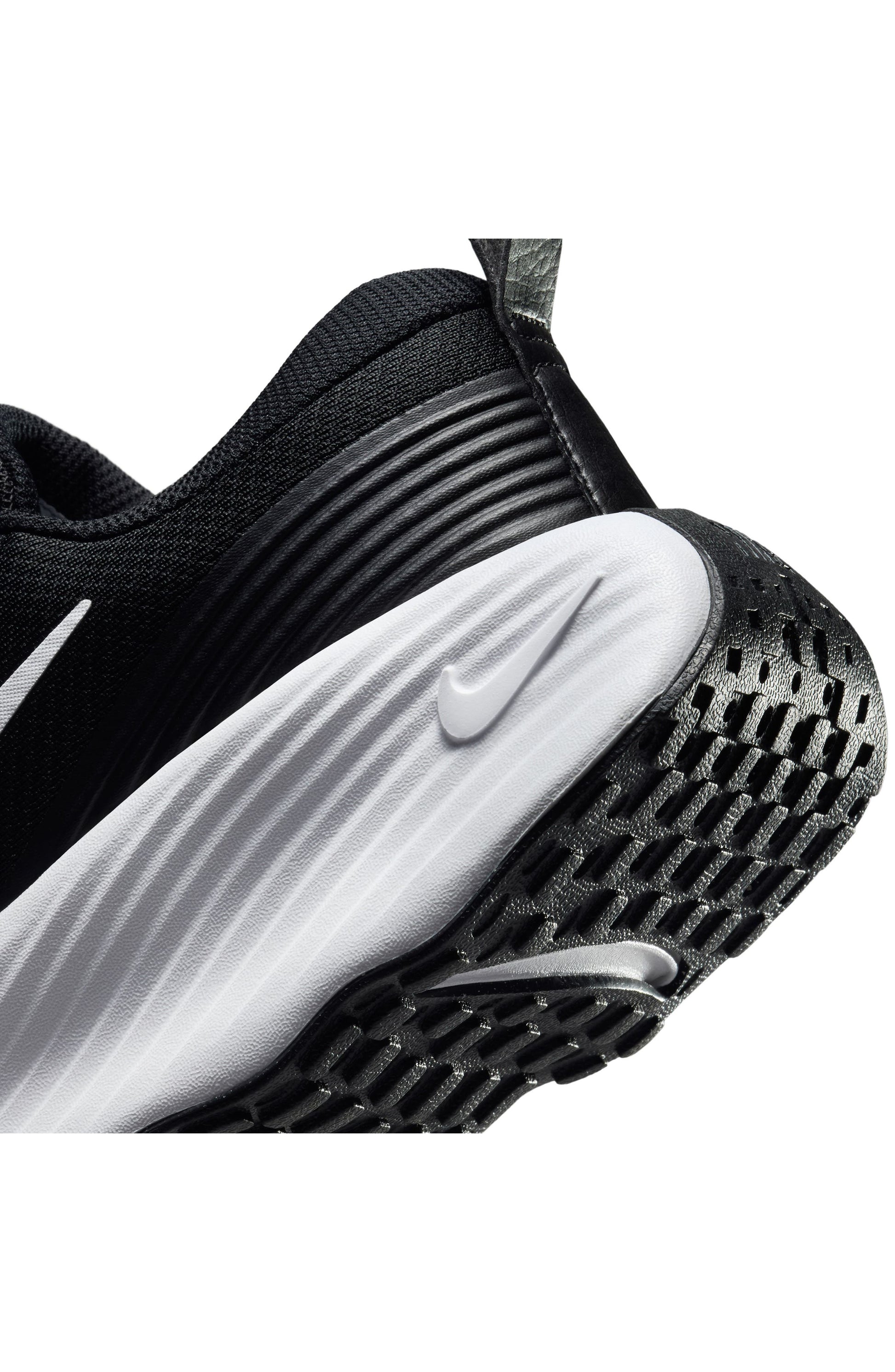 002 BLACK/WHITE