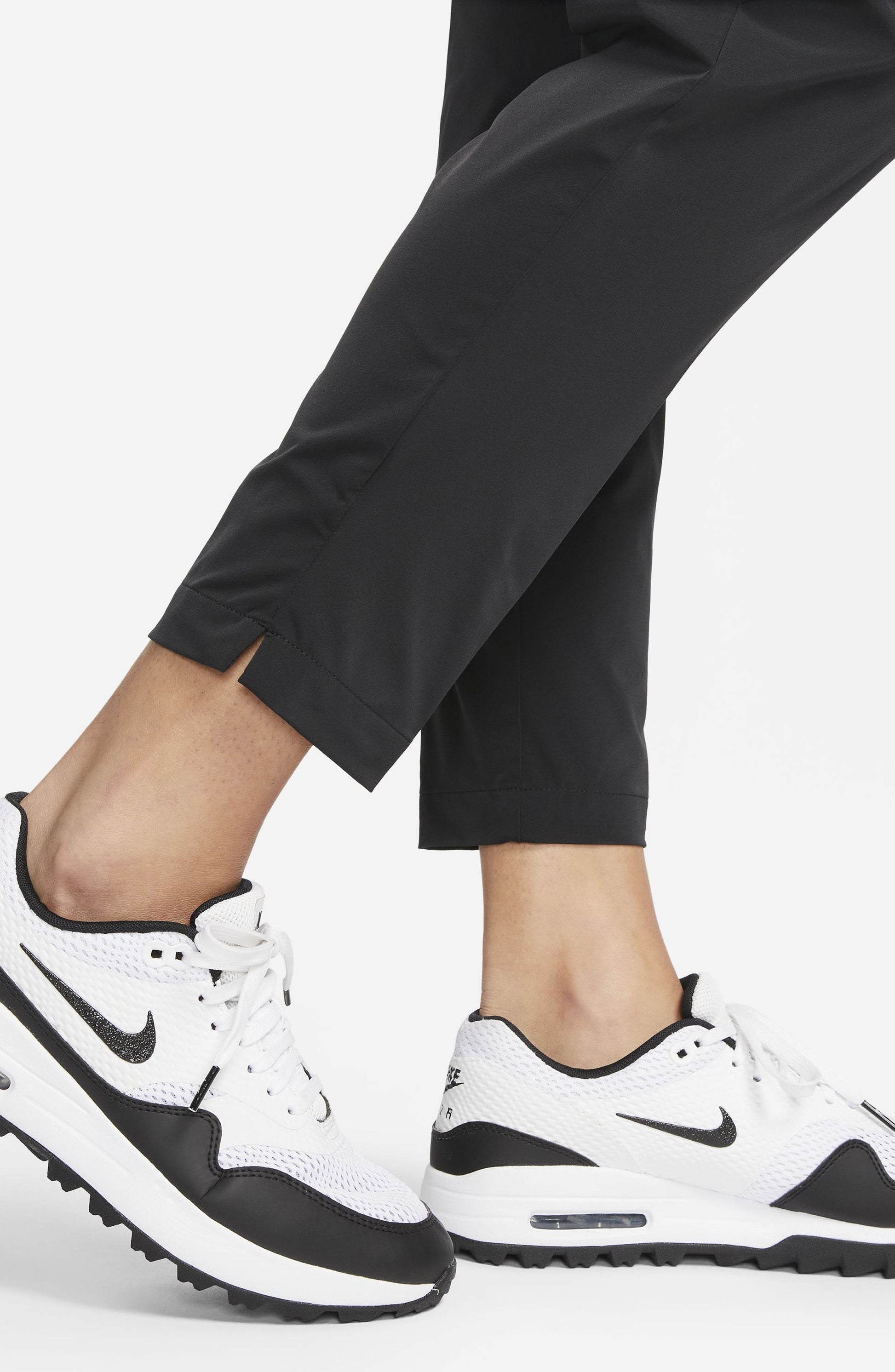 BLACK/WHITE