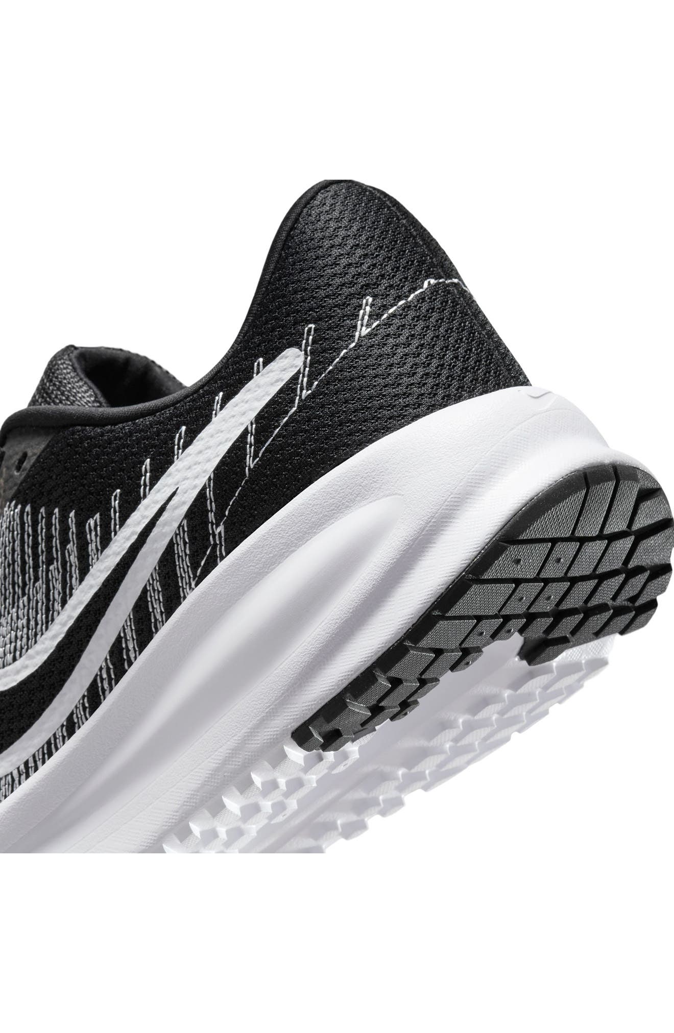 004 BLACK/WHITE