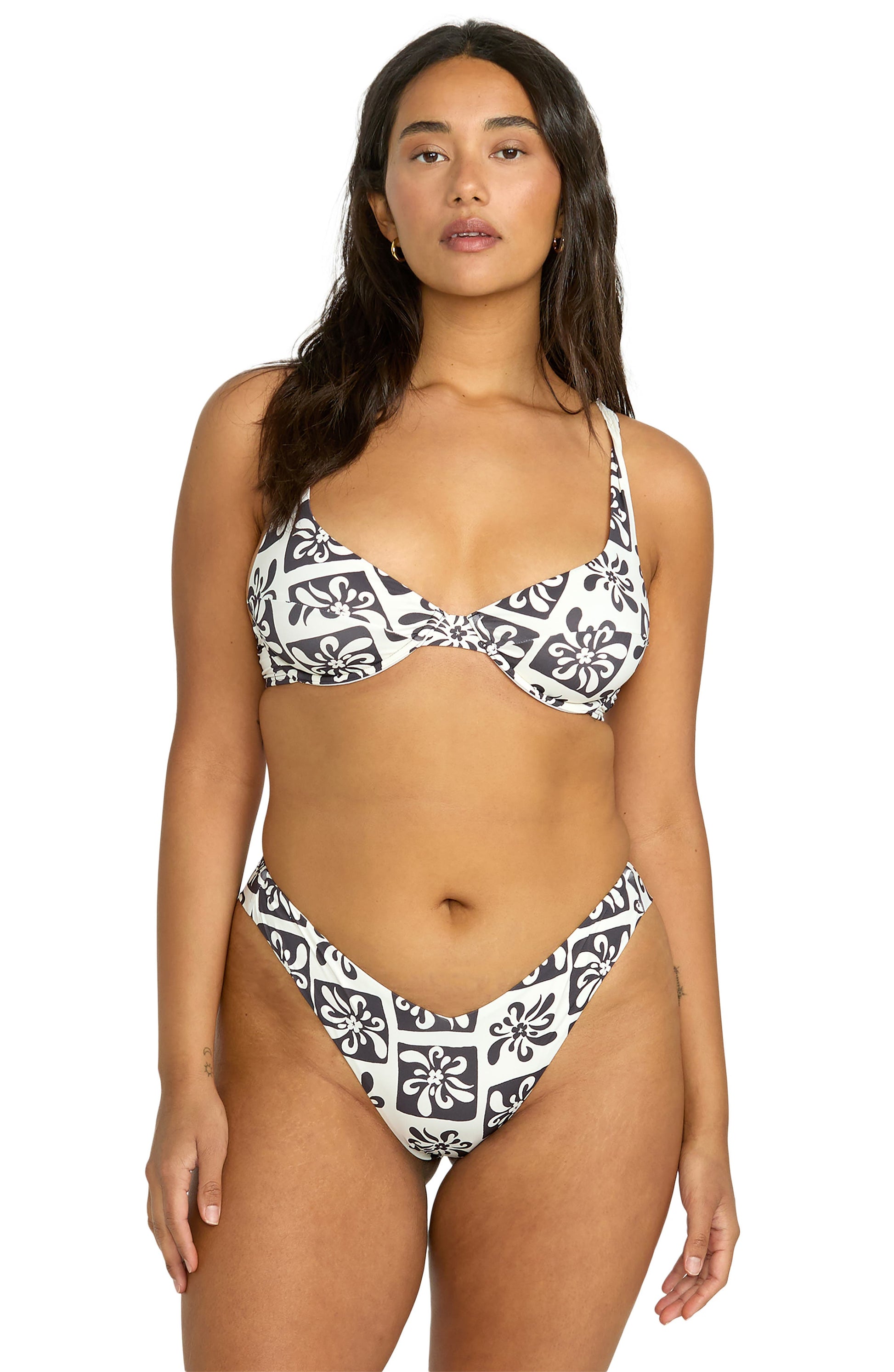 WHITE/ BLACK SANDS