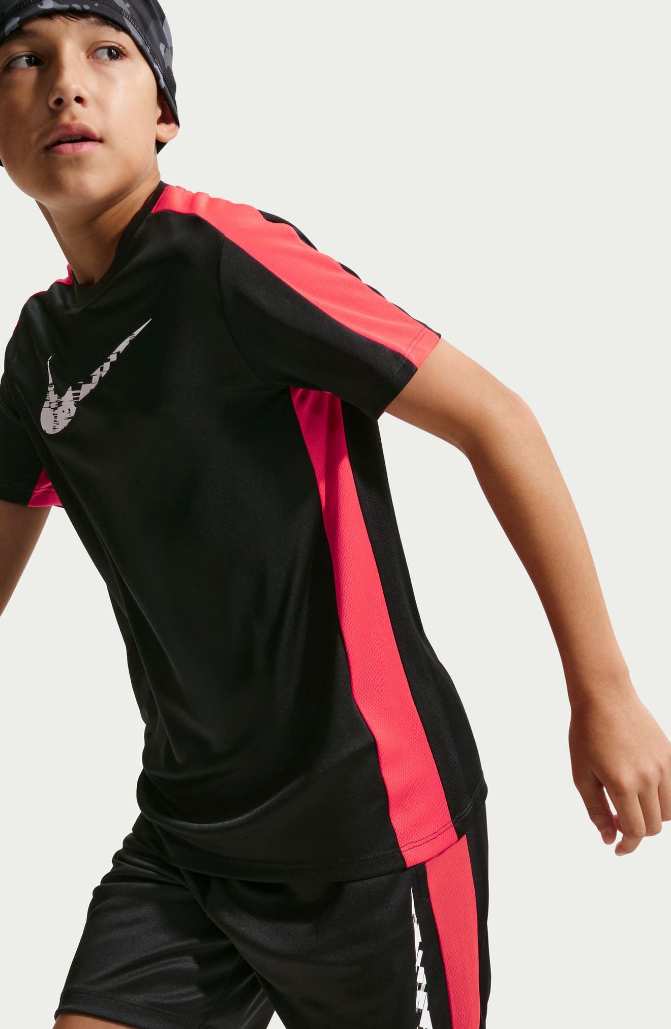 BLACK/ LIGHT CRIMSON/ WHITE