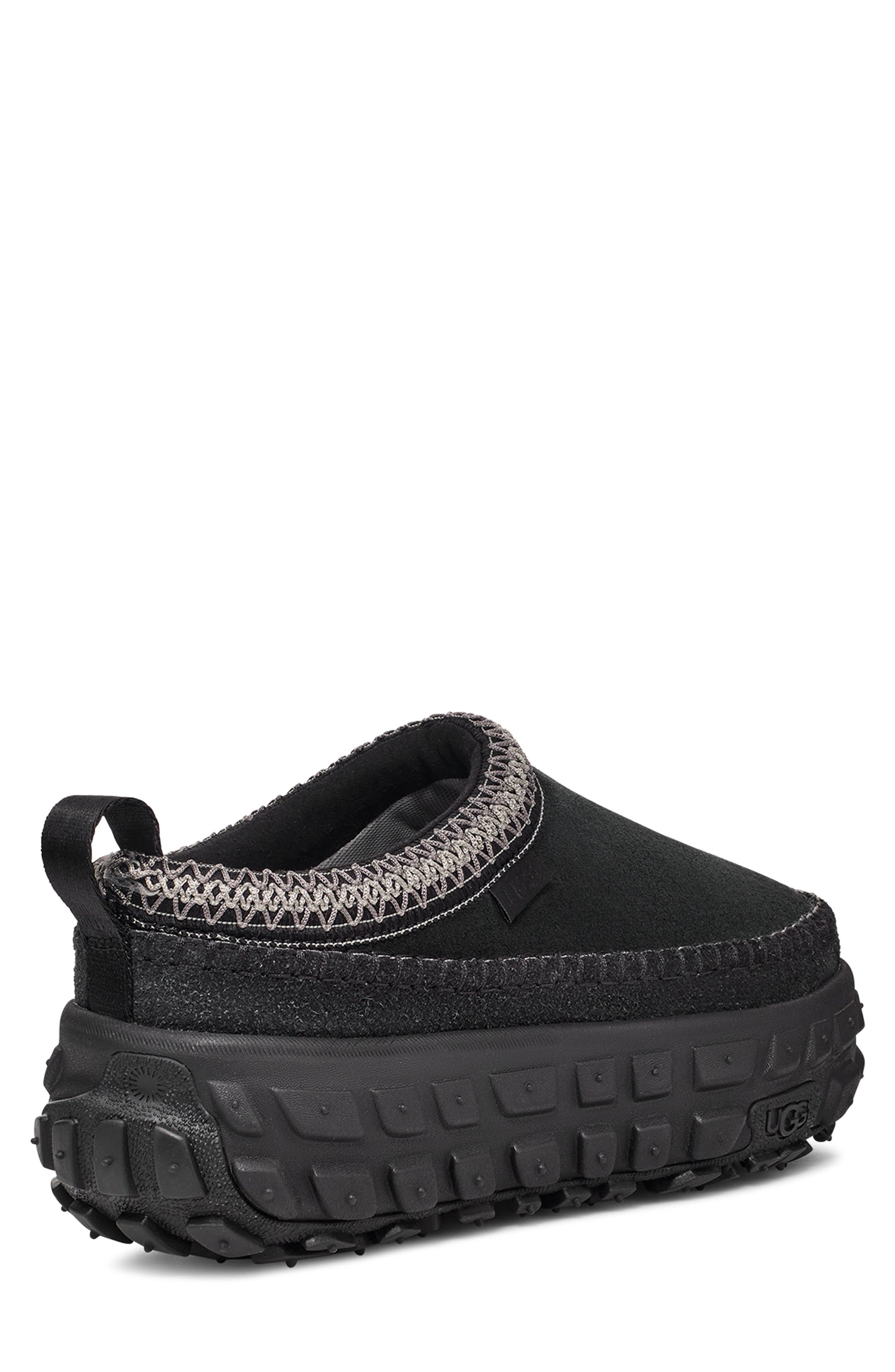 BLACK / BLACK