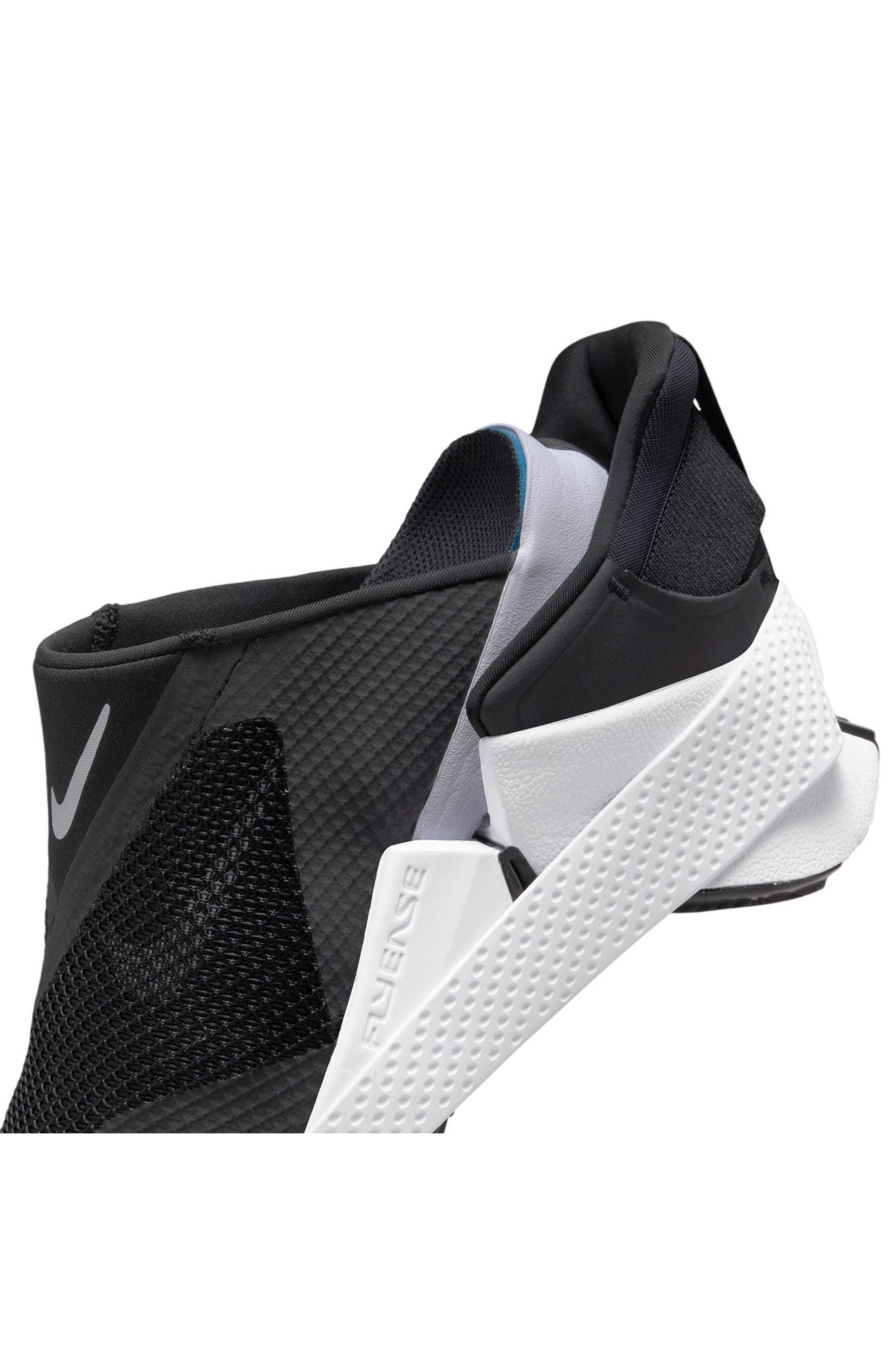 002 BLACK/WHITE
